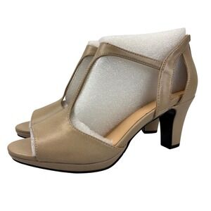 Easy Street Womens 7.5M Flash Heeled Sandals Nude Pearlized Beige T Strap